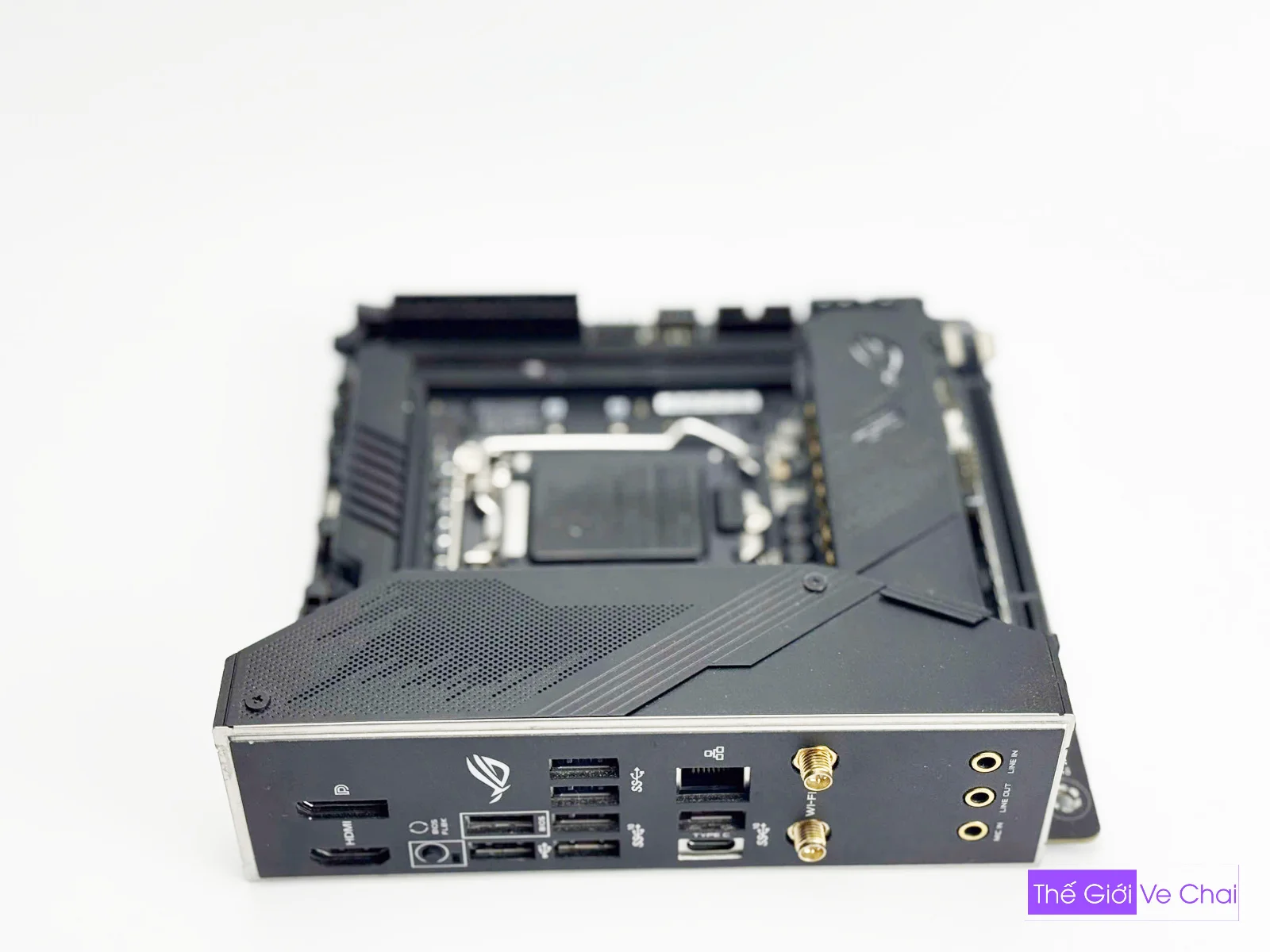 ASUS Z490I STRIX-WEB_001.jpg