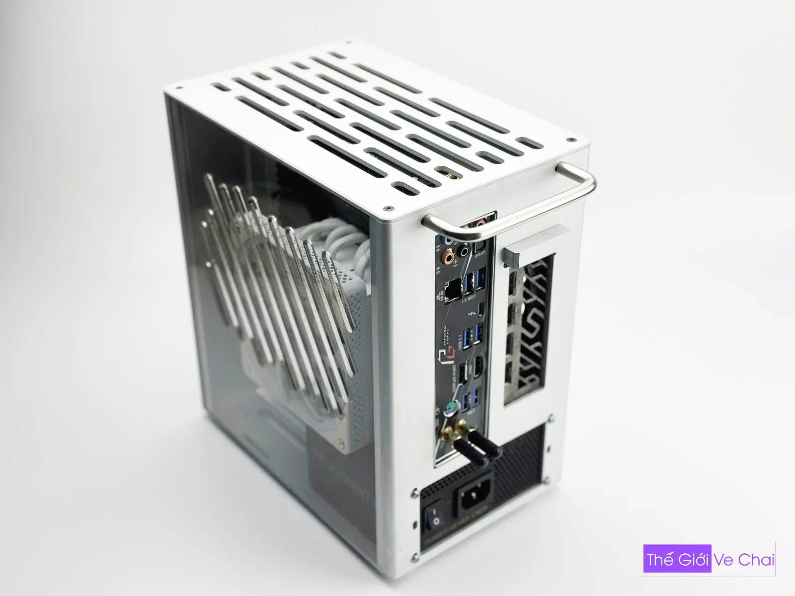 CASE-ITX Z390I PHANTOM-WEB_002.jpg