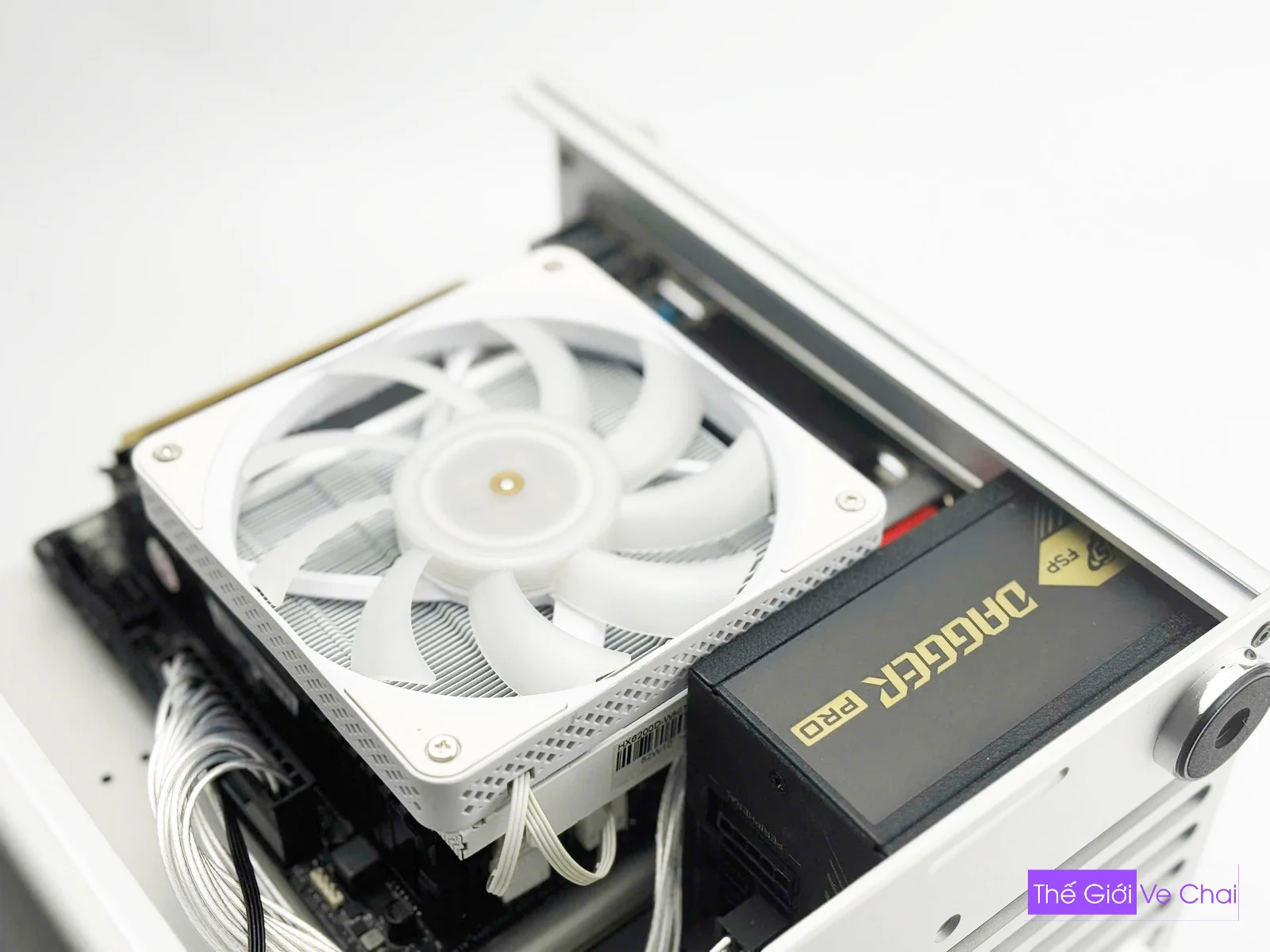CASE-ITX Z390I PHANTOM-WEB_010.jpg