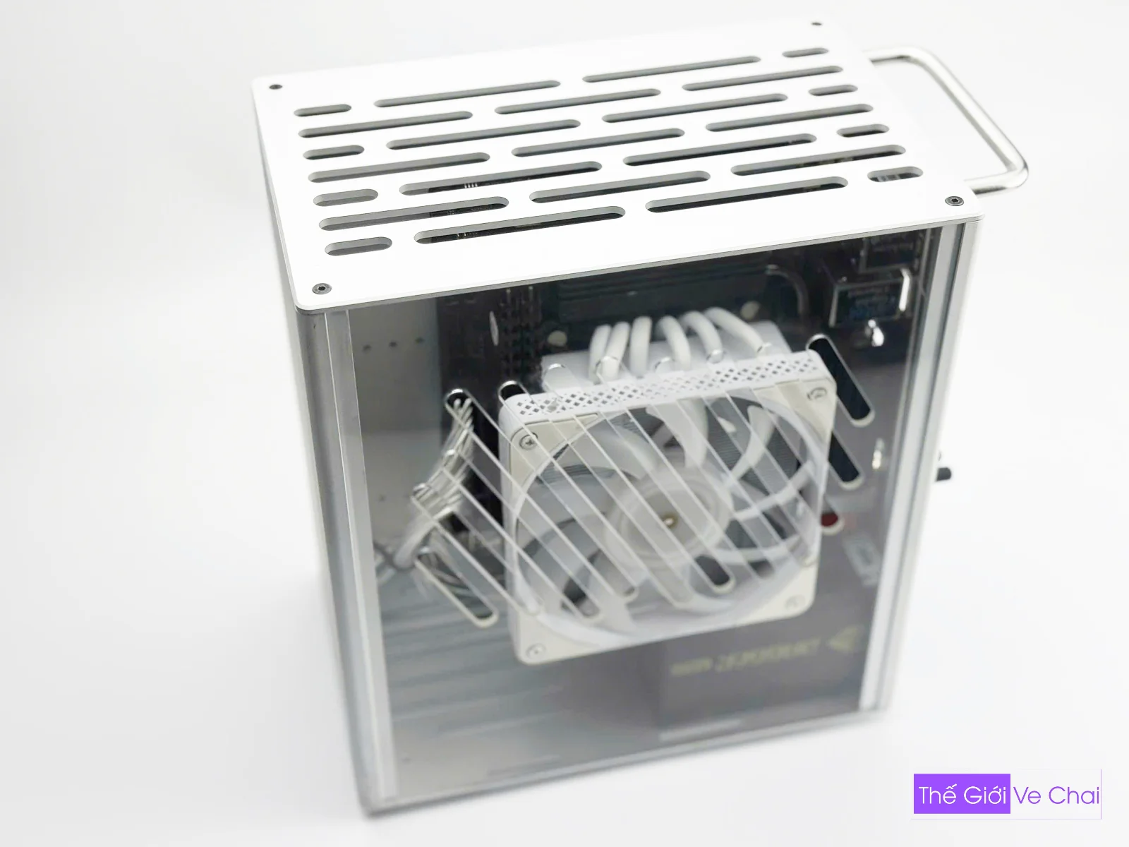 CASE-ITX Z390I PHANTOM-WEB_003.jpg