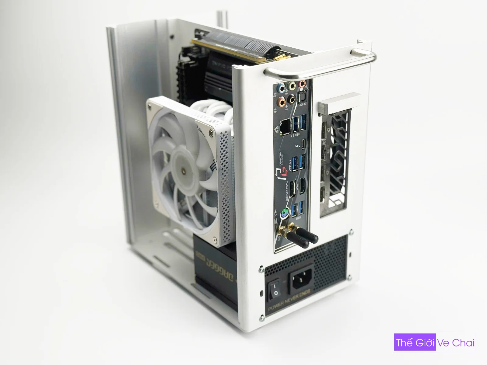 CASE-ITX Z390I PHANTOM-WEB_008.jpg