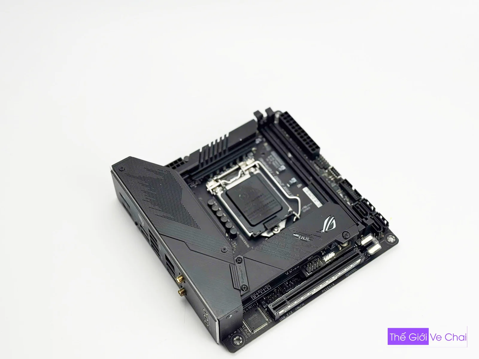 ASUS Z490I STRIX-WEB_004.jpg