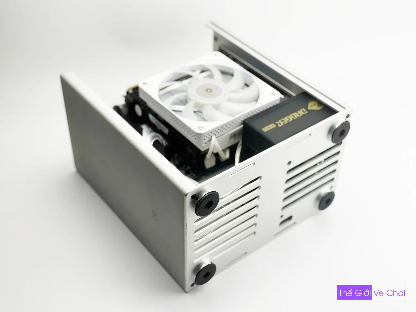 CASE-ITX Z390I PHANTOM-WEB_011.jpg
