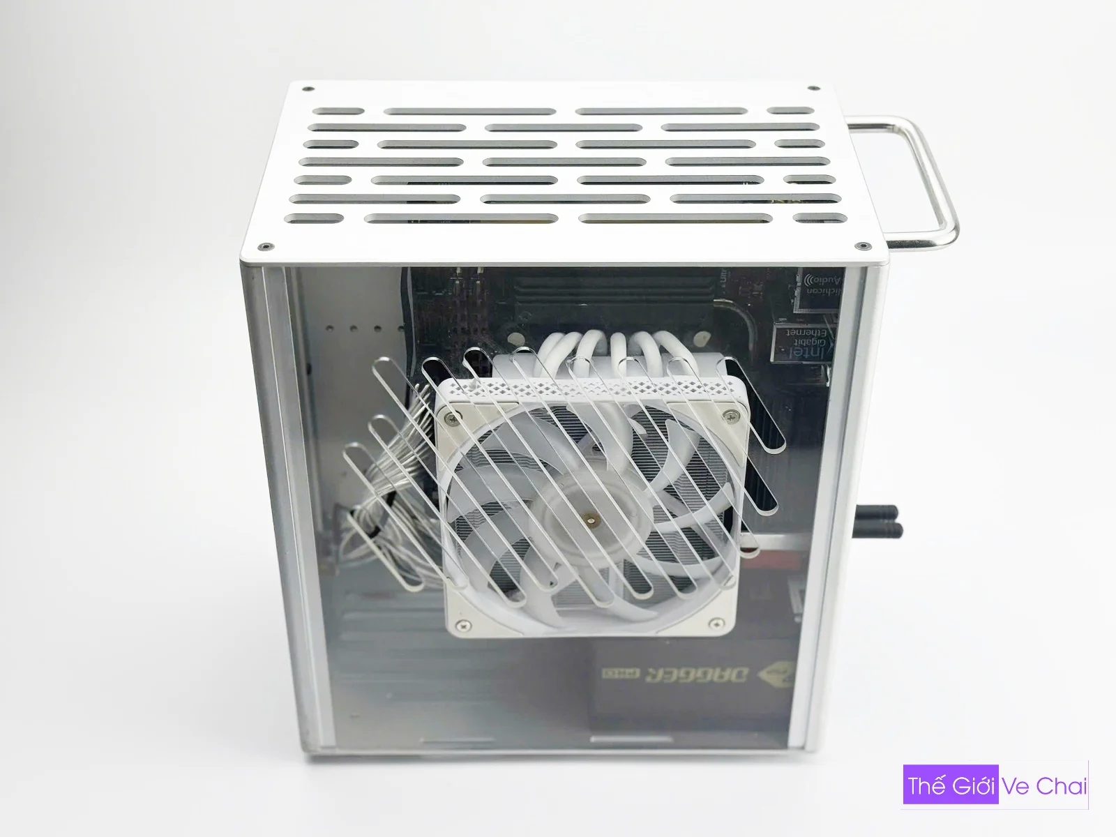 CASE-ITX Z390I PHANTOM-WEB_004.jpg